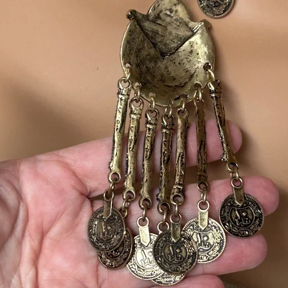 Southwestern Style Turquoise and Gold Banjar Coin Necklace Set - Picture 11 of 13